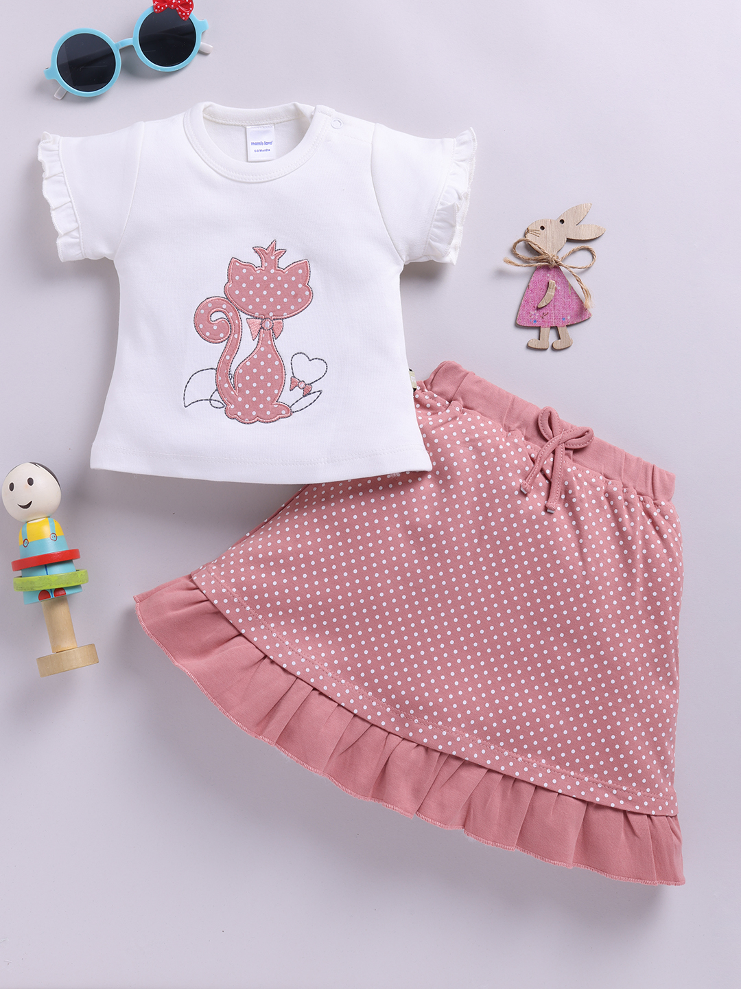 Mom’s Love Printed Pure Cotton T-Shirt With Shorts For Infant Girls (White, Pack Of 1)