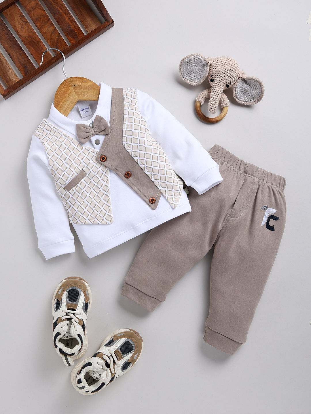 Mom’s Love Checkered Printed Pure Cotton T-Shirt With Joggers For Infant Boys (Beige, Pack Of 1)