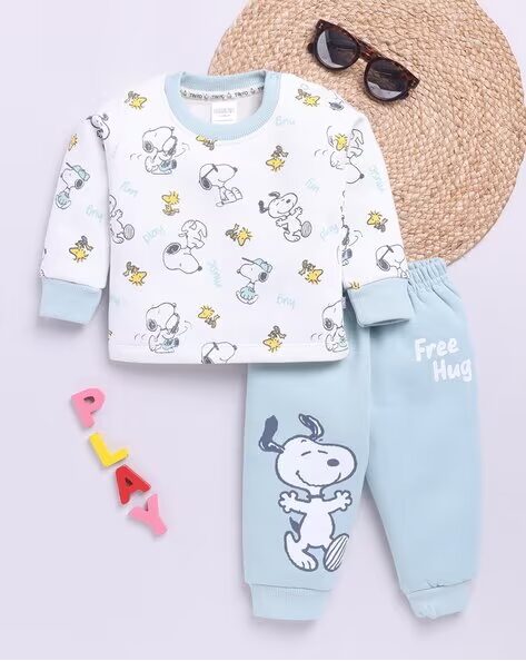 Tinyo Snoopy Printed Cotton Blend Hoodie With Joggers For Boys (English Green, Pack Of 1)