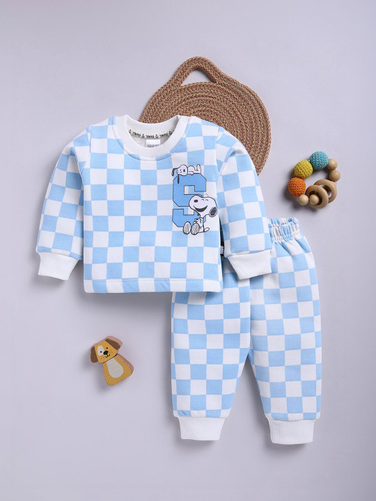 TINYO Infant Boys Peanuts Printed Checked Sweatshirt & Pyjamas Set (Multicoloured, Pack of 1)