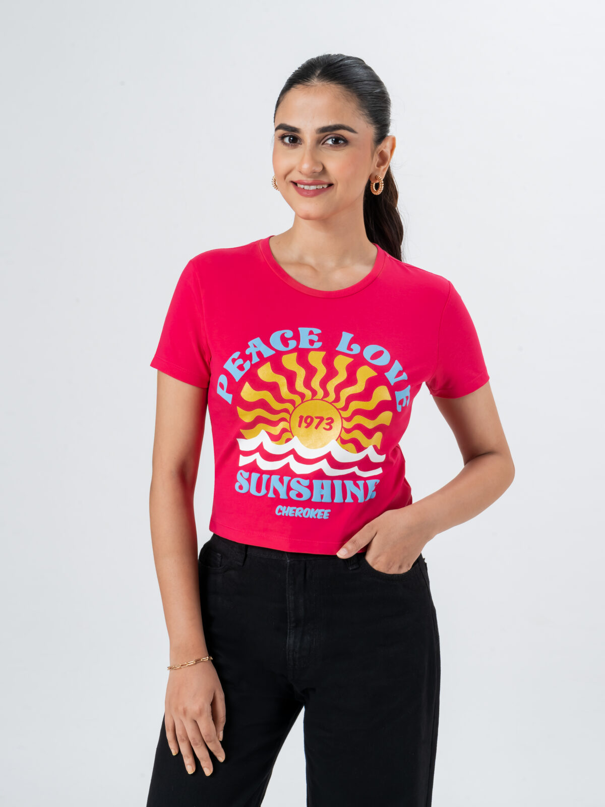 CHEROKEE Women’s Cotton Blend Peace Love Sunshine Graphic Print Cropped T-shirt (Love Pink, Pack Of 1)